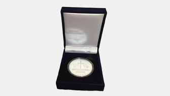 Silbermünze zur Taufe. Die Taufmünzen mit individueller Prägung sind ein beständiges Geschenk