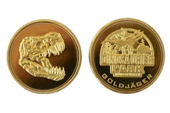 Vorder- und Rückansicht der Goldgräber- Münze als Motivation im Dinopark. Individuell gestaltete Münze zur Belohnung für Kinder