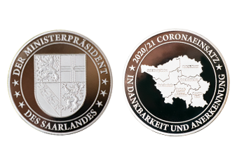 Vorder- und Rückansicht der Münzen zum Dank und zur Anerkennung mit Prägung der Landeskarte Saarland