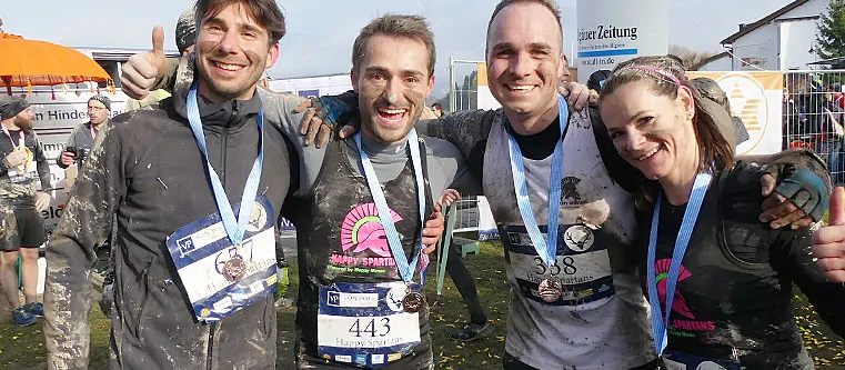 Im Ziel angelangt sind die TeilnehmerInnen stolz auf ihre Allgäu Man Medaille